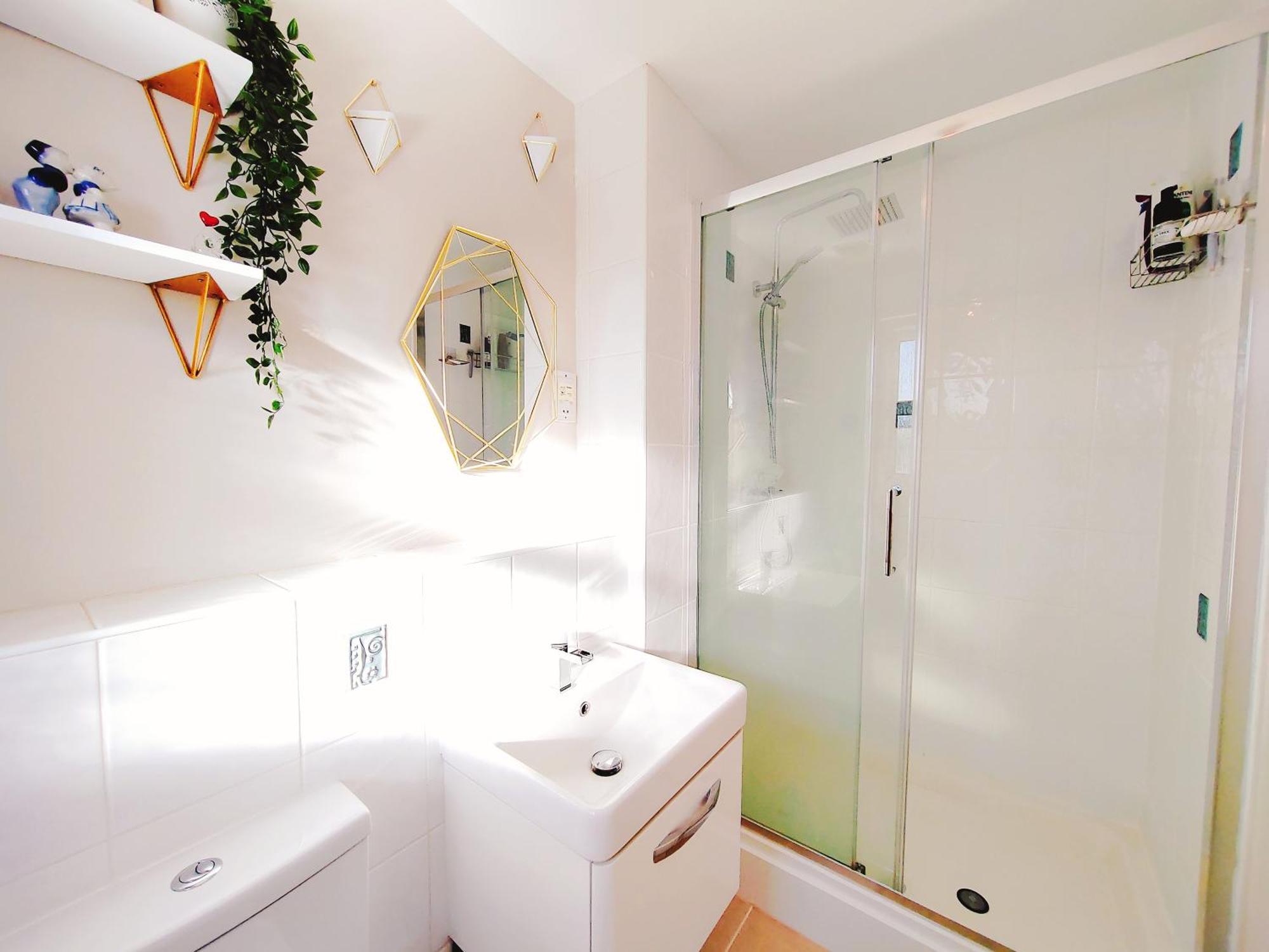 Modern And Spacious Double&King Bedrooms Both With Private Bathrooms Edinburgh Phòng bức ảnh