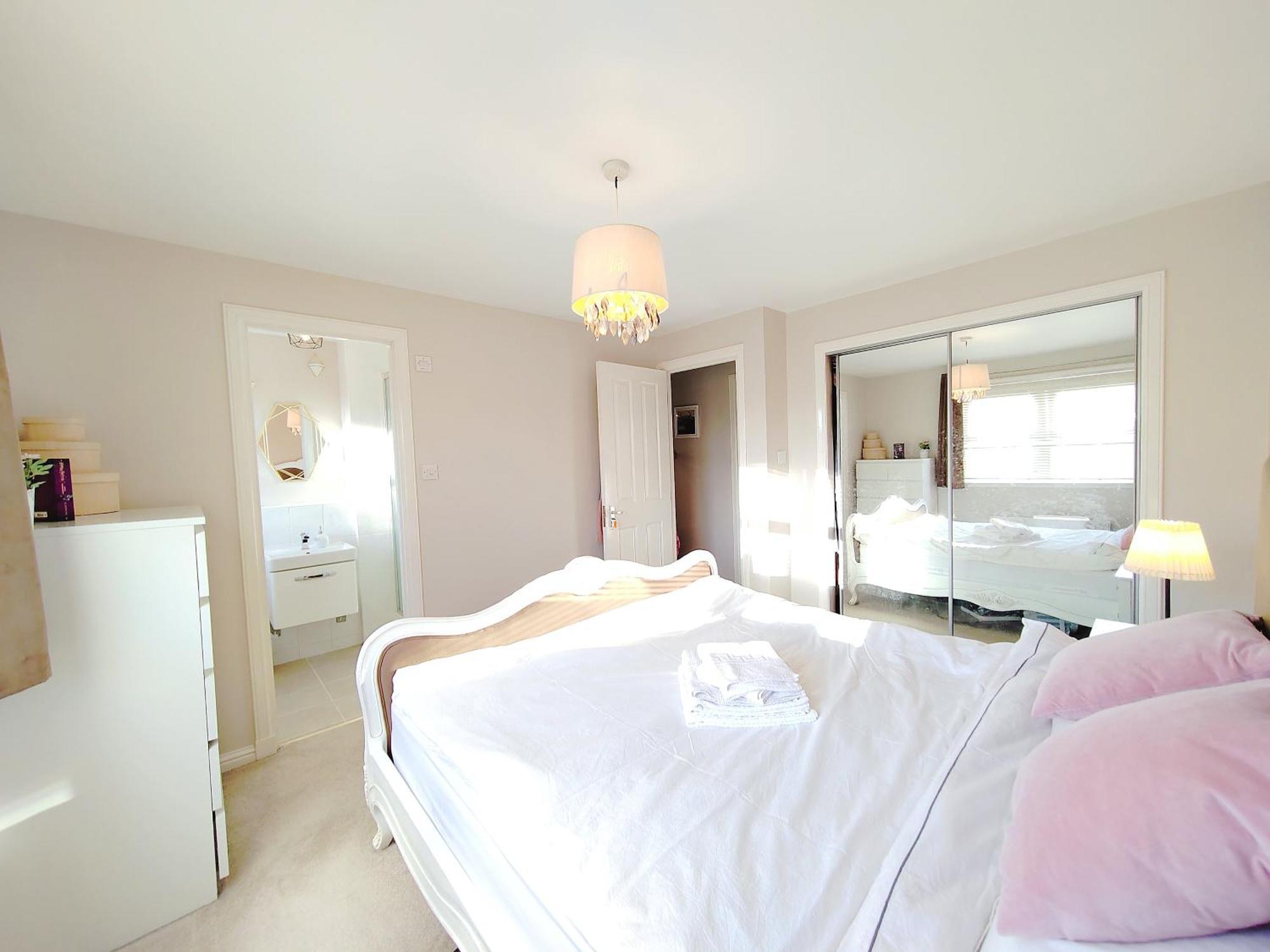 Modern And Spacious Double&King Bedrooms Both With Private Bathrooms Edinburgh Phòng bức ảnh